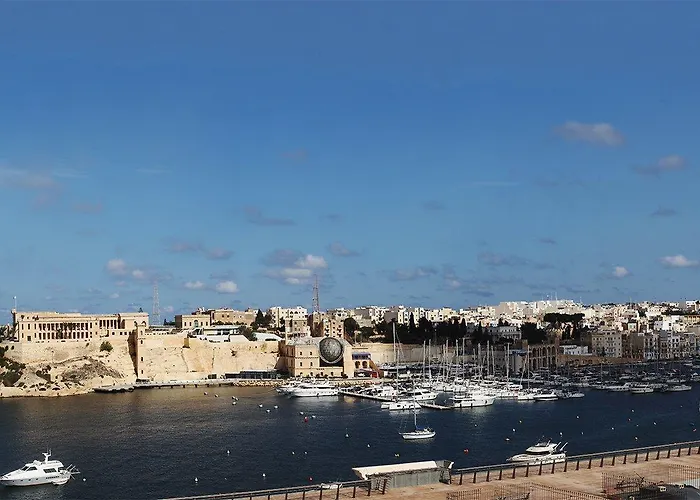 Mariette - Large Terrace - Grand Harbour View