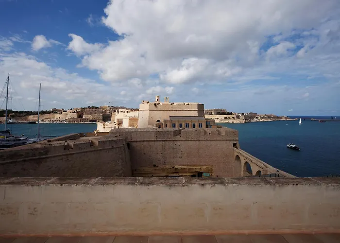 Mariette - Large Terrace - Grand Harbour View