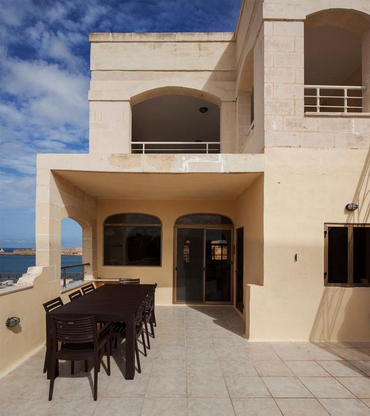 Mariette - Large Terrace - Grand Harbour View
